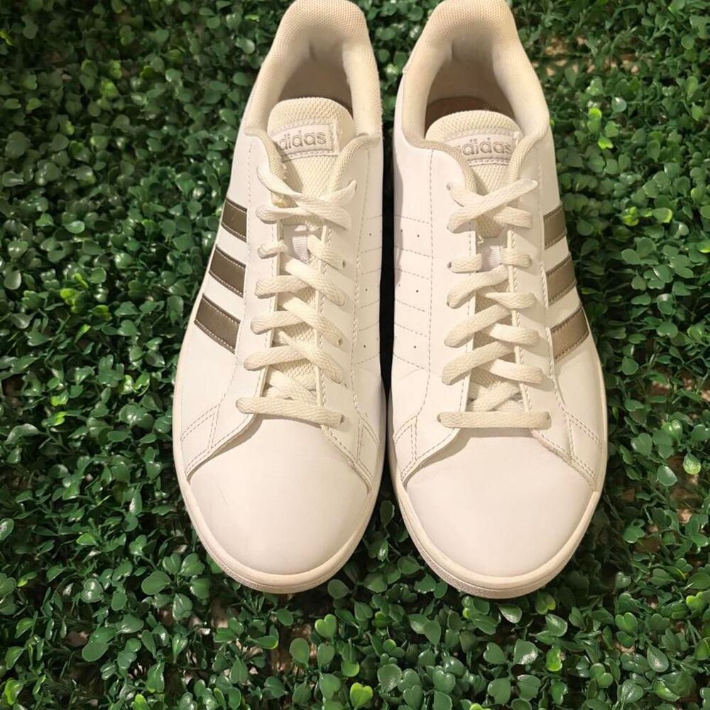 8.5 women’s Adidas Grand Court Base White Platinum Metallic